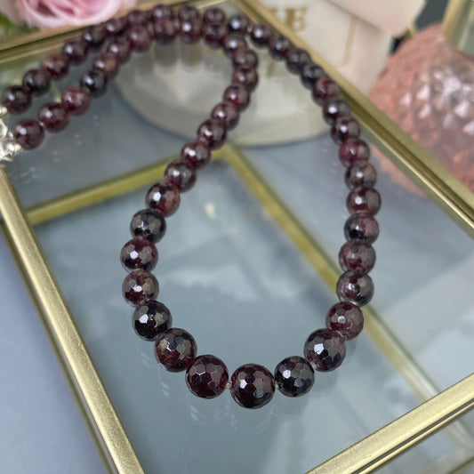 Garnet necklace (Garnet 8mm, polished shape, 46cm)