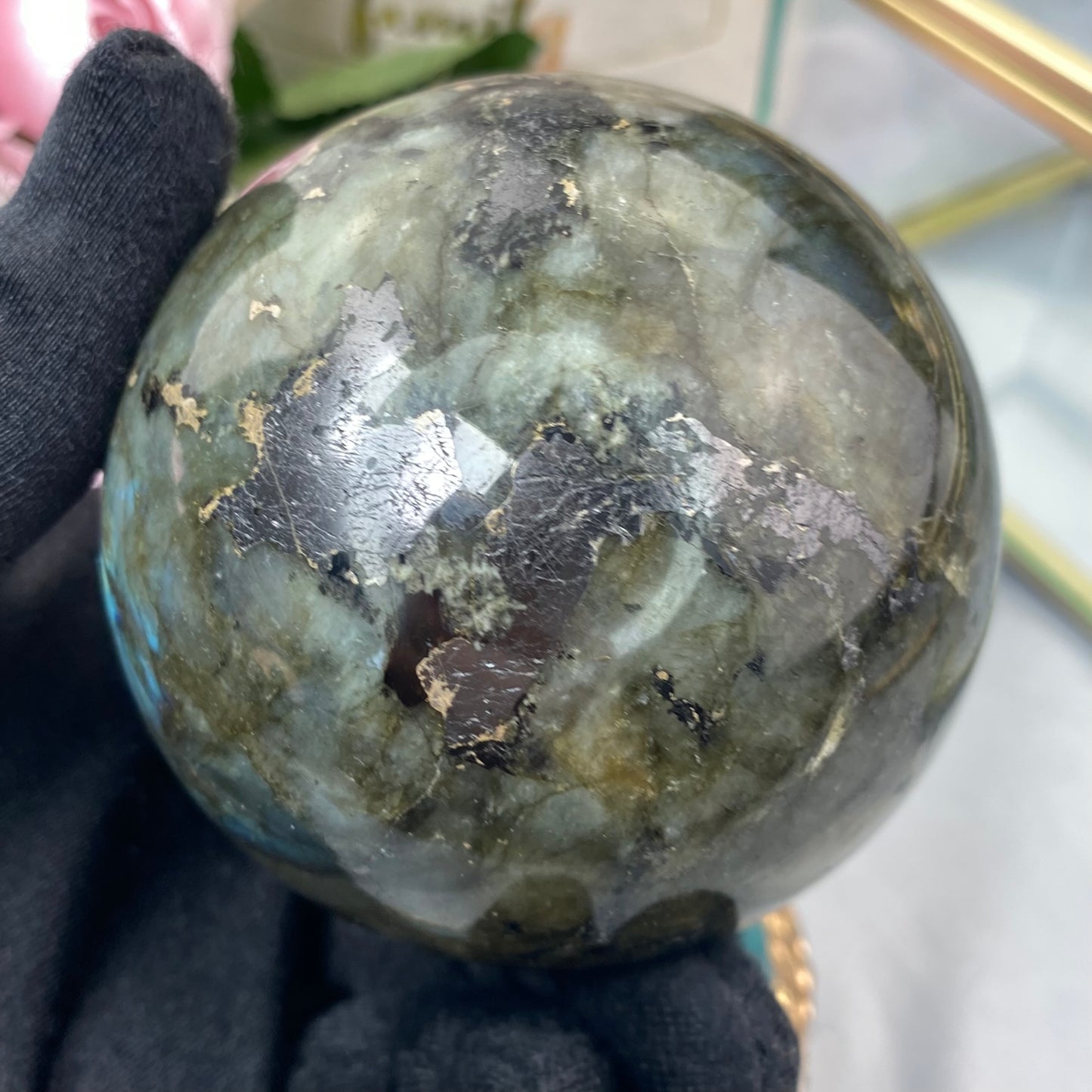 Labradorite sphere (Labradorite 641g., 6.8cm)