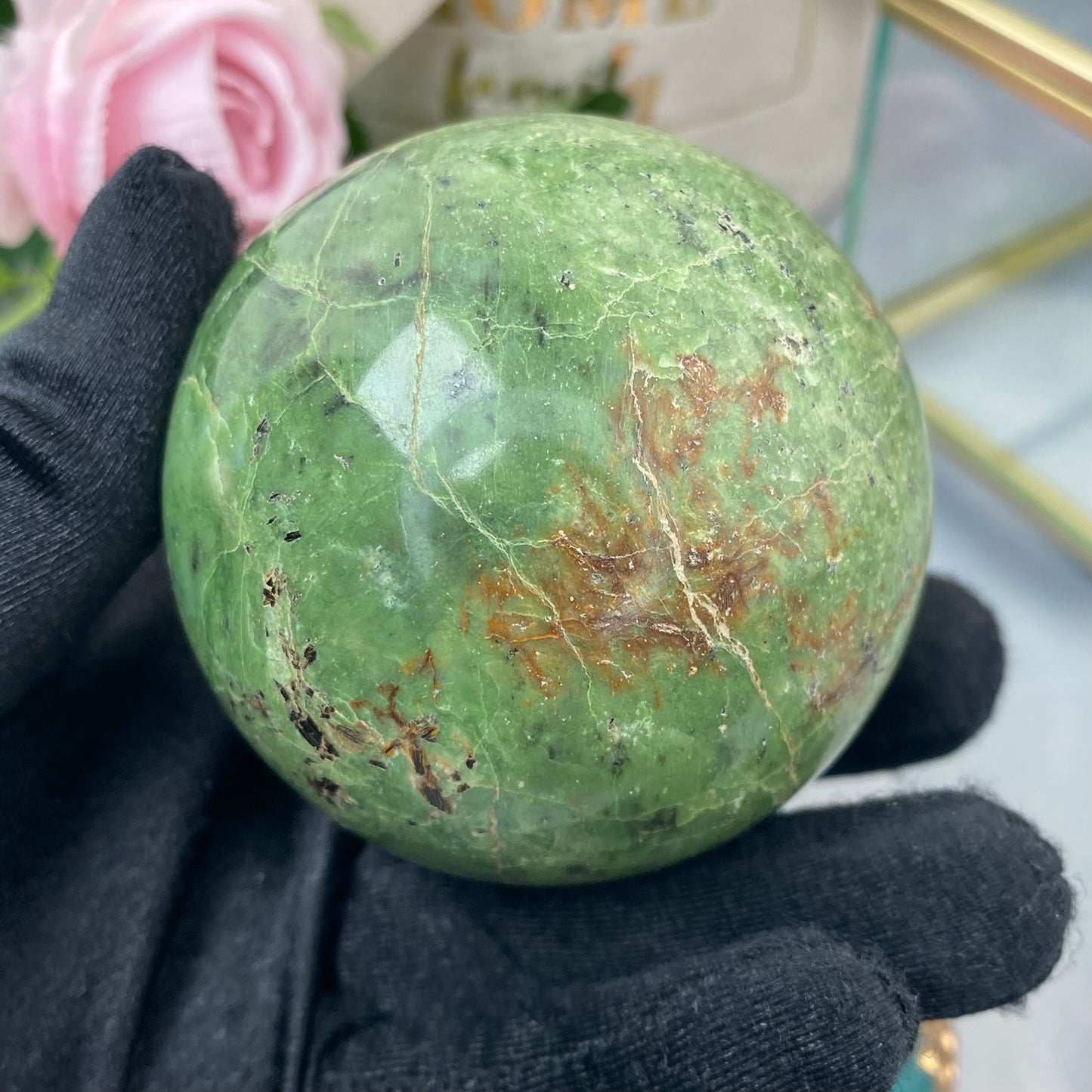 Chrysopal ball (Chrysopal - Green Opal, 369g., 6cm)