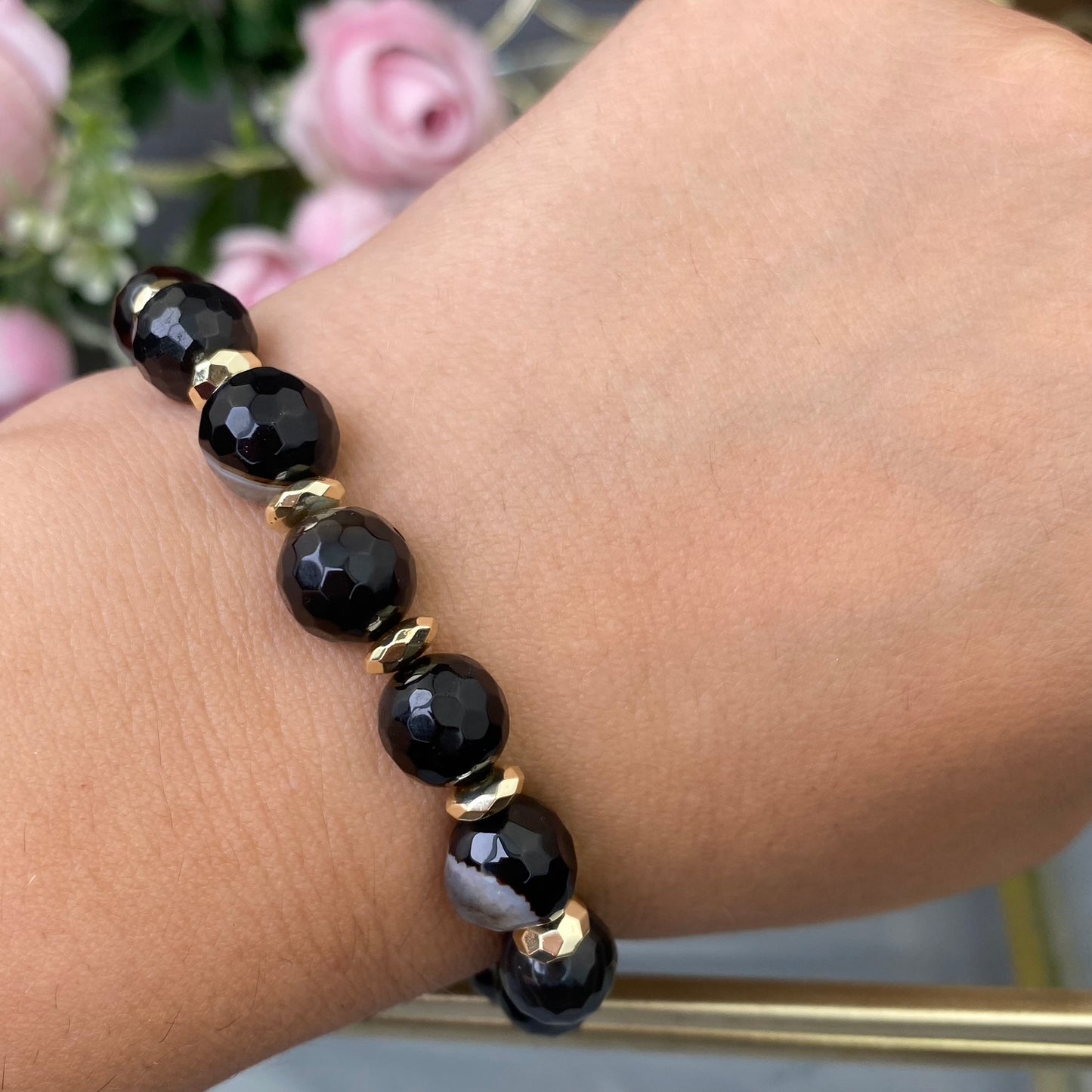 Agate bracelet with decorative elements (Agate, polished shape, 10mm)