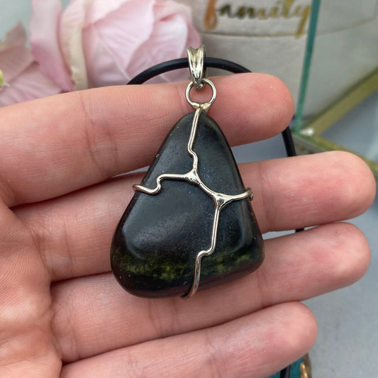 Nephrite pendant (Nephrite Jade)