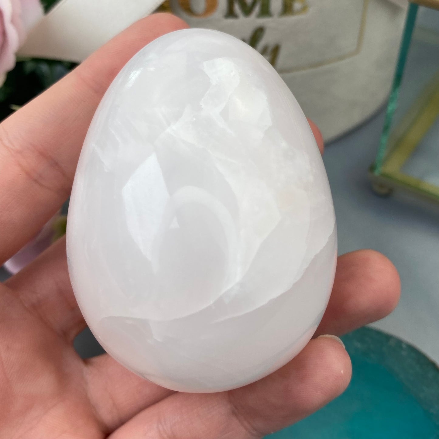 Pink Calcite egg (Calcite 235g., 4.5x6.1cm)