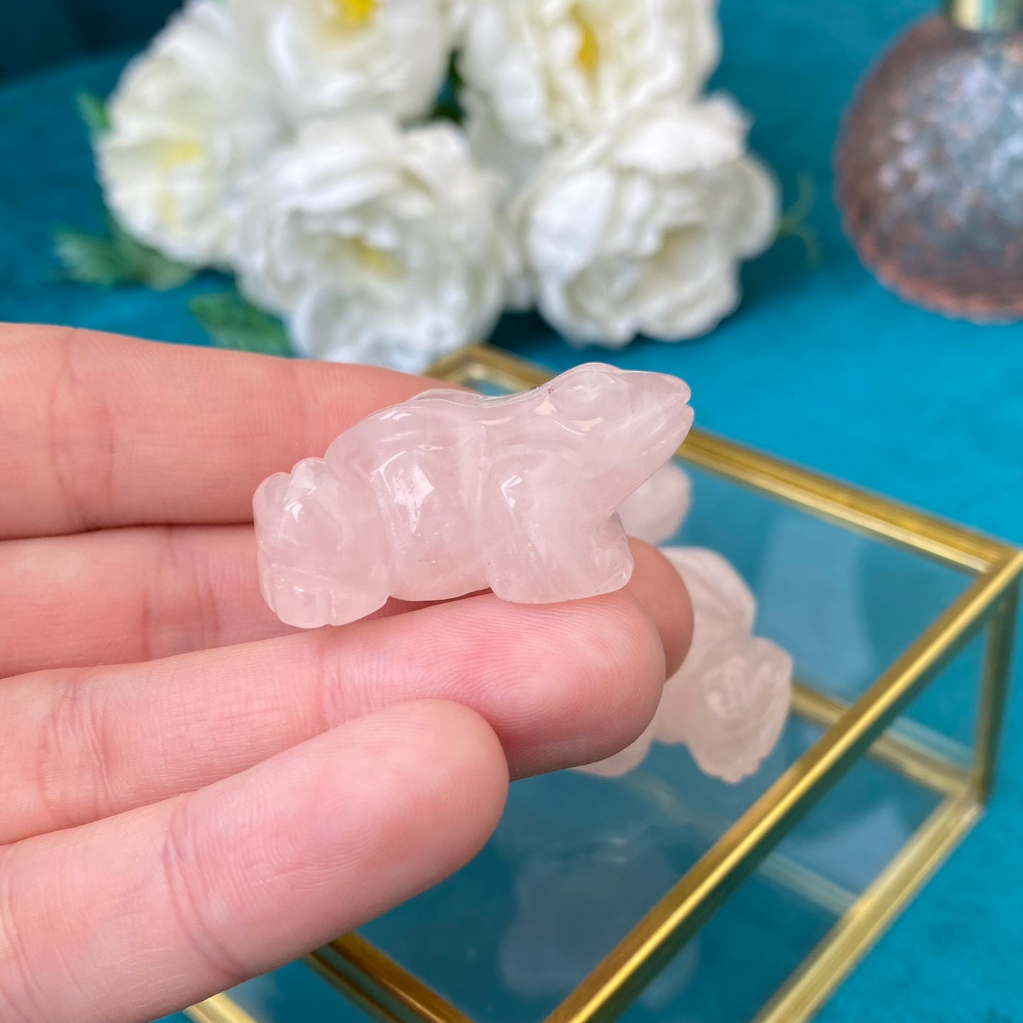 Rose Quartz frog for good luck, prosperity and transformation (1pc.)
