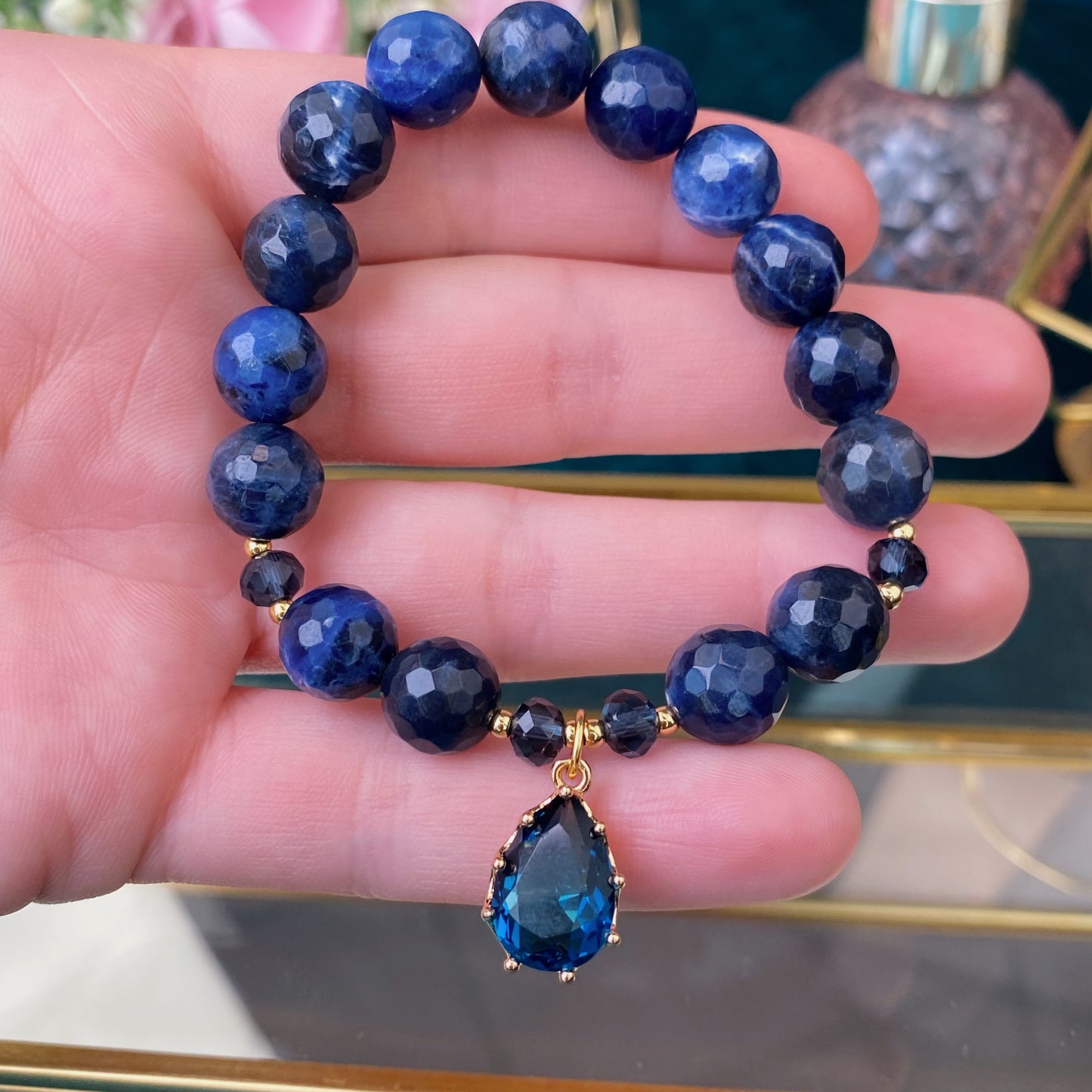 Sodalite bracelet (Sodalite, polished shape, 10mm.For success, knowledge and luck.)