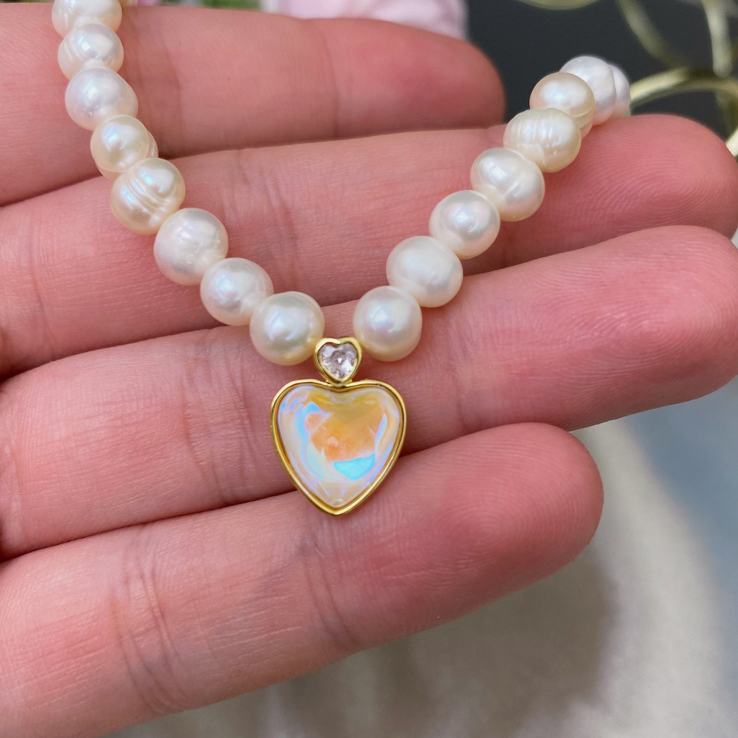 Flussperlen-Halskette mit dekorativem Herz (verstellbare Länge 35 cm + 5 cm)