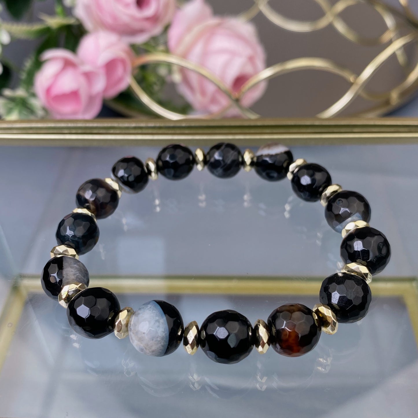Agate bracelet with decorative elements (Agate, polished shape, 10mm)