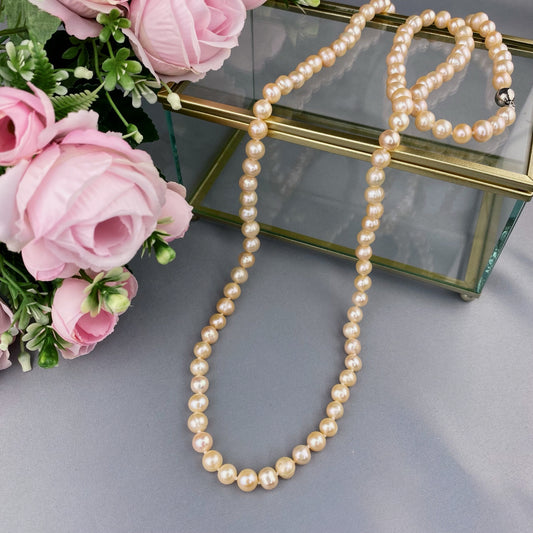 River Pearl necklace
