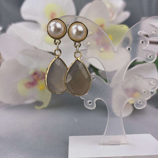 Agate earrings with decorative pearl (imitation)